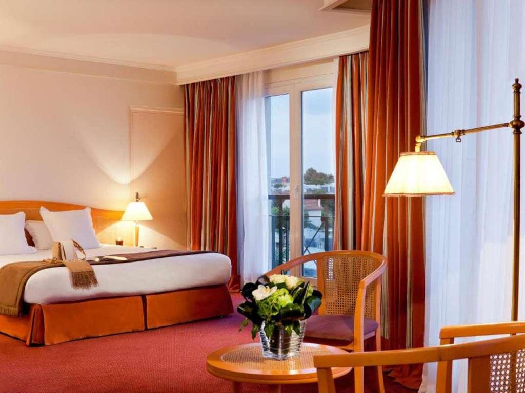 Hotel Barriere L'Hotel Du Lac Enghien-les-Bains Zimmer foto